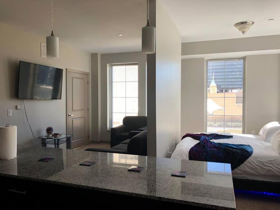 King Size Studio In Heart Of Downtown Columbus Exteriér fotografie